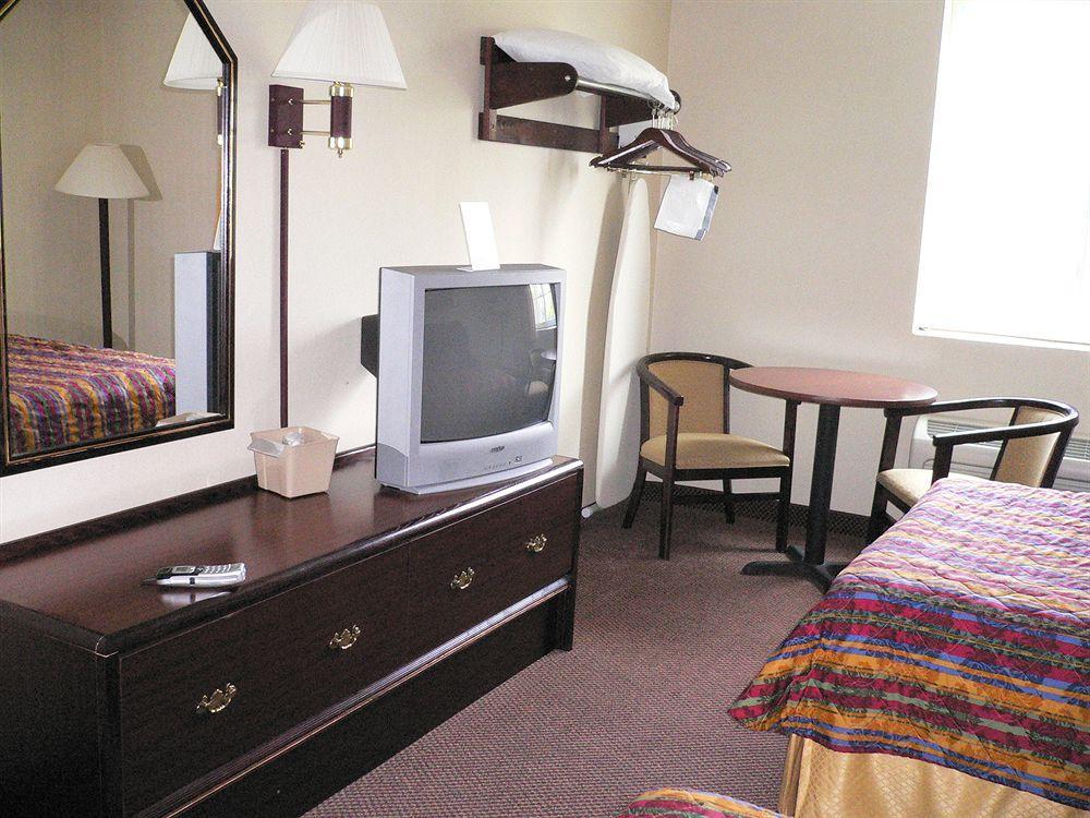 Super 8 By Wyndham Harrisburg Hershey North Exterior photo