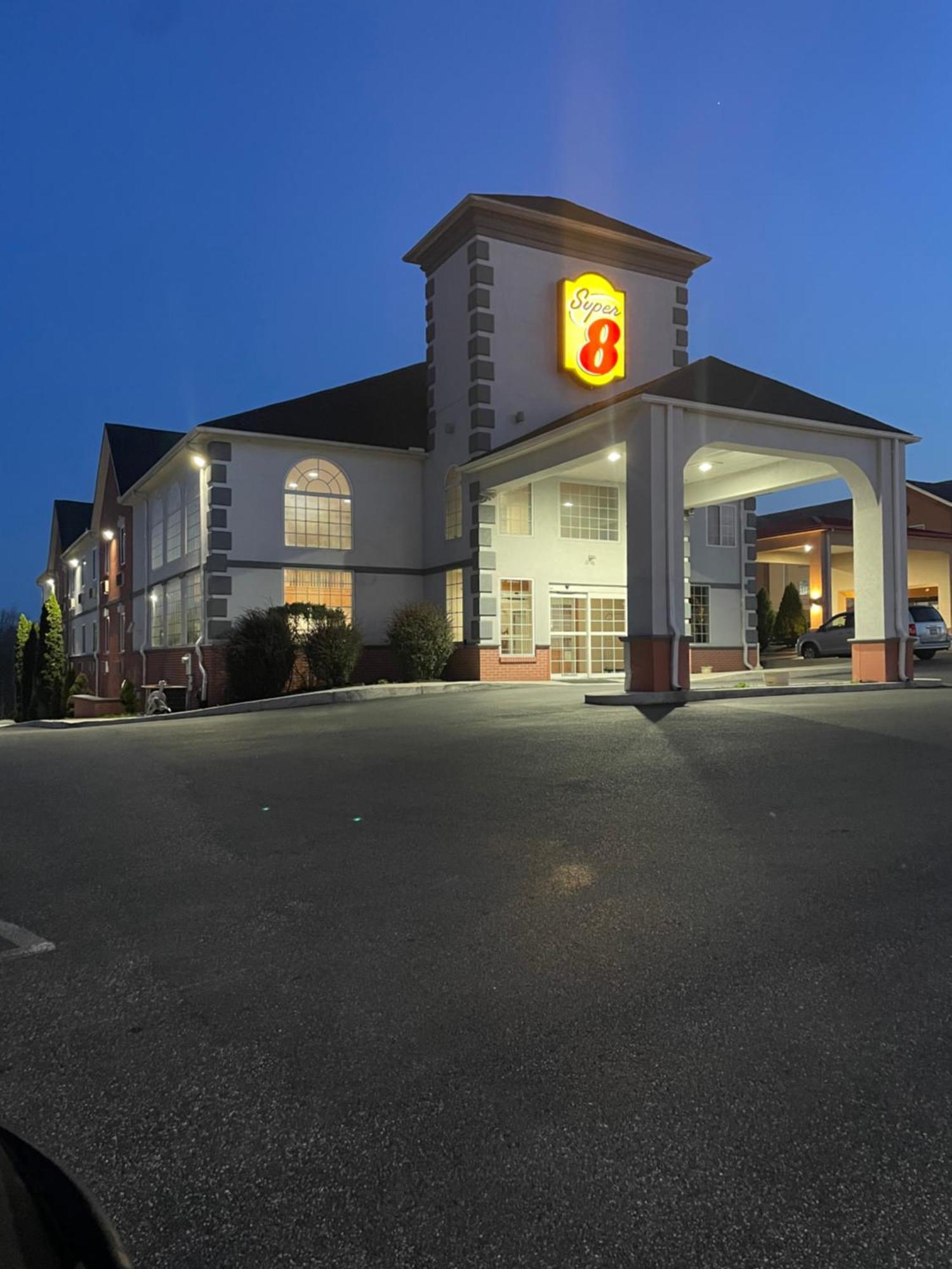 Super 8 By Wyndham Harrisburg Hershey North Exterior photo
