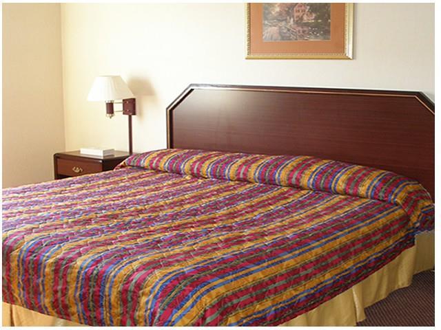 Super 8 By Wyndham Harrisburg Hershey North Room photo