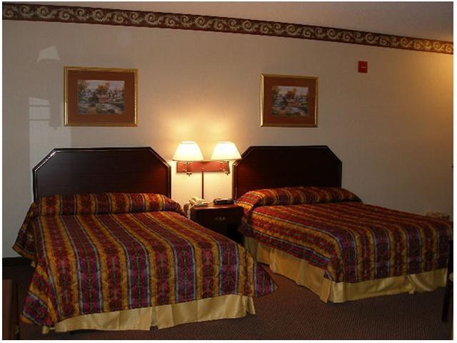 Super 8 By Wyndham Harrisburg Hershey North Room photo